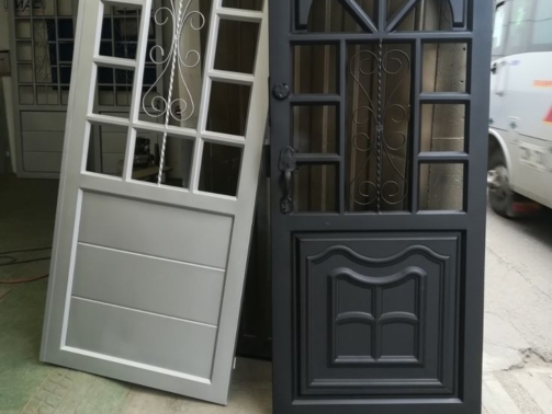 Pintu Besi