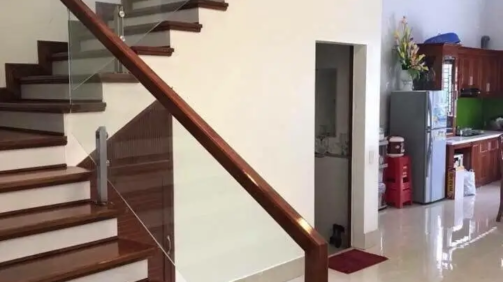 Railling tangga pegangan kayu